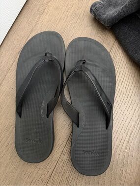 Sanuk Black Flip-Flop Sandals - Simple Everyday Thongs